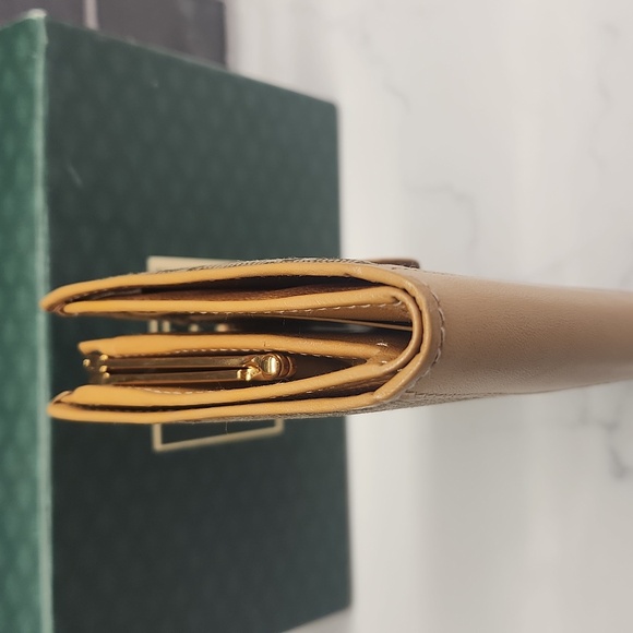 Gucci Vintage Kisslock Wallet EUC, COA - Picture 10 of 14